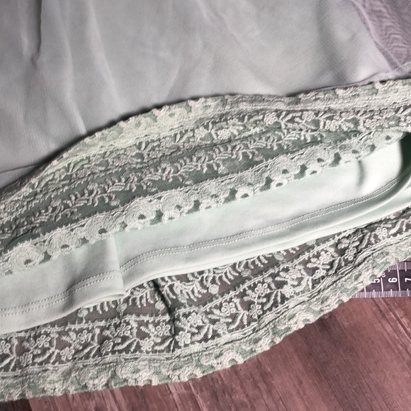 Gorgeous lace trim girls dress - Picture 4 of 10